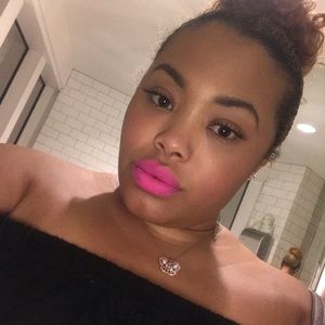 Meet your Posher, Endya